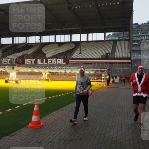 07.12.2025 - St. Pauli X-Mass-Run No. 15 Fabian Wolf http://msf.ph/oto/9369168 07.12.2025 09:57:37 Ziel 632, 1292, 1293, 1377, 1395, 2678 meine-sportfotos.de