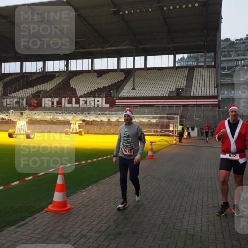 07.12.2025 - St. Pauli X-Mass-Run No. 15 Fabian Wolf http://msf.ph/oto/9369170 07.12.2025 09:57:37 Ziel 632, 1292, 1293, 1377, 1395, 2678 meine-sportfotos.de