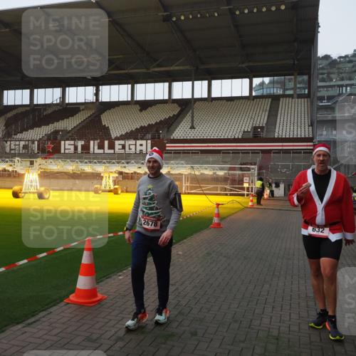 07.12.2025 - St. Pauli X-Mass-Run No. 15 Fabian Wolf http://msf.ph/oto/9369176 07.12.2025 09:57:38 Ziel 632, 1292, 1293, 1377, 1395, 2678, 2984 meine-sportfotos.de