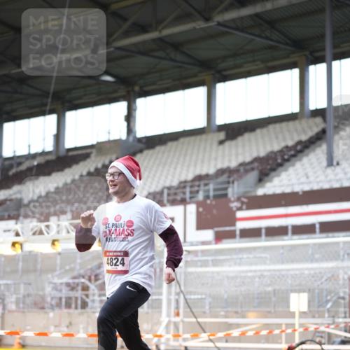 07.12.2025 - St. Pauli X-Mass-Run No. 15 Patografie http://msf.ph/oto/9369197 07.12.2025 11:23:00 Ziel 21, 69, 2023, 2373, 4249, 4824 meine-sportfotos.de