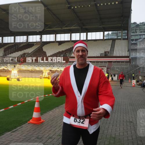 07.12.2025 - St. Pauli X-Mass-Run No. 15 Fabian Wolf http://msf.ph/oto/9369198 07.12.2025 09:57:40 Ziel 632, 1292, 1293, 1377, 1395, 2678, 2984, 4030 meine-sportfotos.de