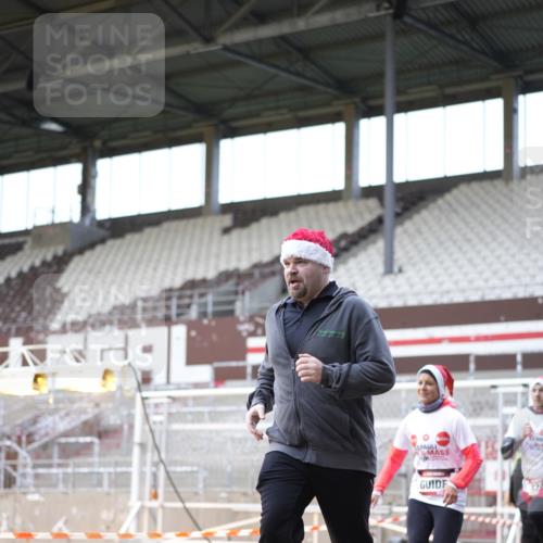 07.12.2025 - St. Pauli X-Mass-Run No. 15 Patografie http://msf.ph/oto/9369201 07.12.2025 11:23:00 Ziel 21, 69, 2023, 2373, 4249, 4824 meine-sportfotos.de