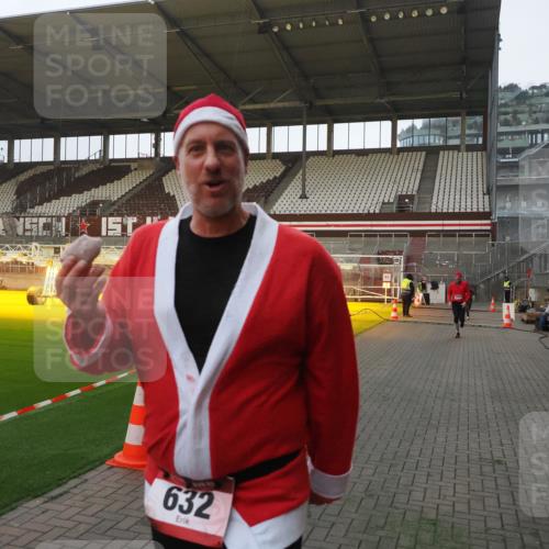 07.12.2025 - St. Pauli X-Mass-Run No. 15 Fabian Wolf http://msf.ph/oto/9369202 07.12.2025 09:57:40 Ziel 632, 1292, 1293, 1377, 1395, 2678, 2984, 4030 meine-sportfotos.de