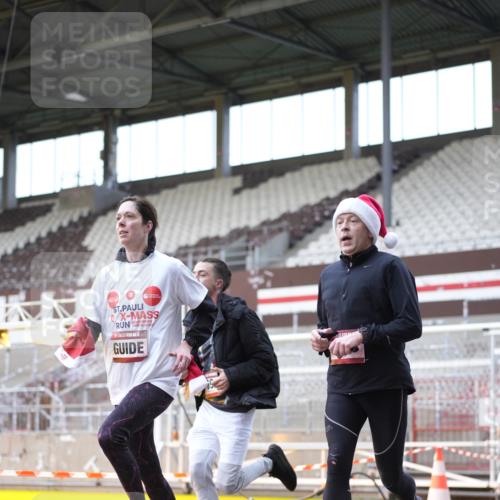 07.12.2025 - St. Pauli X-Mass-Run No. 15 Patografie http://msf.ph/oto/9369211 07.12.2025 11:23:03 Ziel 21, 69, 2023, 2373, 4249, 4824 meine-sportfotos.de