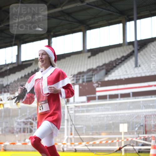 07.12.2025 - St. Pauli X-Mass-Run No. 15 Patografie http://msf.ph/oto/9369218 07.12.2025 11:23:04 Ziel 21, 69, 2023, 2373, 4249, 4824 meine-sportfotos.de