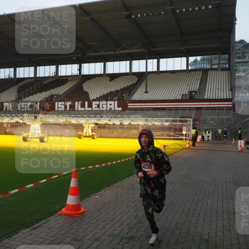 07.12.2025 - St. Pauli X-Mass-Run No. 15 Fabian Wolf http://msf.ph/oto/9369238 07.12.2025 09:57:46 Ziel 2678, 2984, 4030 meine-sportfotos.de