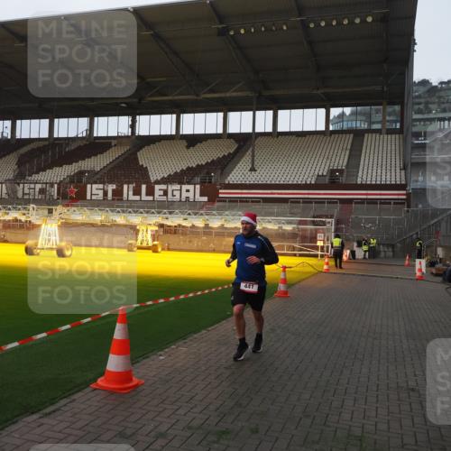 07.12.2025 - St. Pauli X-Mass-Run No. 15 Fabian Wolf http://msf.ph/oto/9369261 07.12.2025 09:57:56 Ziel 441, 2984, 4030 meine-sportfotos.de
