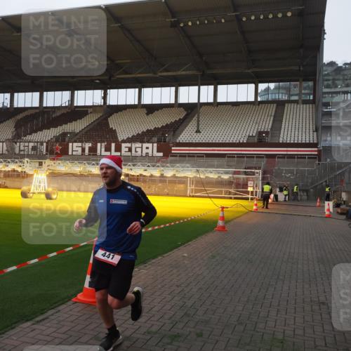 07.12.2025 - St. Pauli X-Mass-Run No. 15 Fabian Wolf http://msf.ph/oto/9369272 07.12.2025 09:57:57 Ziel 441, 2984, 4030 meine-sportfotos.de