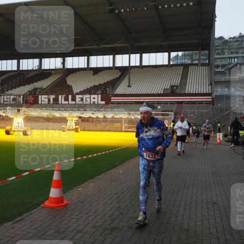 07.12.2025 - St. Pauli X-Mass-Run No. 15 Fabian Wolf http://msf.ph/oto/9369292 07.12.2025 09:58:20 Ziel 238, 261, 1173, 1633, 1774, 2205, 3405, 3515, 4206 meine-sportfotos.de