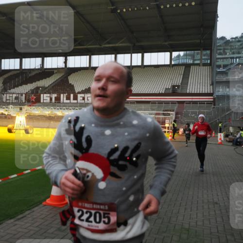 07.12.2025 - St. Pauli X-Mass-Run No. 15 Fabian Wolf http://msf.ph/oto/9369320 07.12.2025 09:58:25 Ziel 238, 261, 483, 1173, 1633, 1774, 2205, 3515, 4031, 4206 meine-sportfotos.de