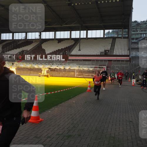 07.12.2025 - St. Pauli X-Mass-Run No. 15 Fabian Wolf http://msf.ph/oto/9369389 07.12.2025 09:58:35 Ziel 238, 261, 483, 532, 1003, 1115, 1173, 1528, 1603, 1782, 1785, 2205, 2392, 3308, 4031, 4206 meine-sportfotos.de
