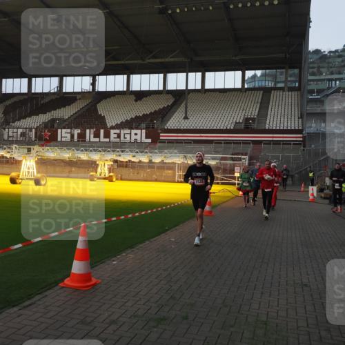 07.12.2025 - St. Pauli X-Mass-Run No. 15 Fabian Wolf http://msf.ph/oto/9369396 07.12.2025 09:58:37 Ziel 238, 261, 483, 532, 1003, 1115, 1173, 1528, 1603, 1782, 1785, 2205, 2392, 3308, 4031, 4206 meine-sportfotos.de