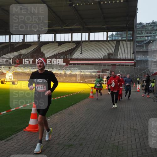 07.12.2025 - St. Pauli X-Mass-Run No. 15 Fabian Wolf http://msf.ph/oto/9369400 07.12.2025 09:58:38 Ziel 238, 261, 483, 532, 1003, 1115, 1173, 1528, 1542, 1603, 1782, 1785, 2392, 3308, 4031, 4206 meine-sportfotos.de