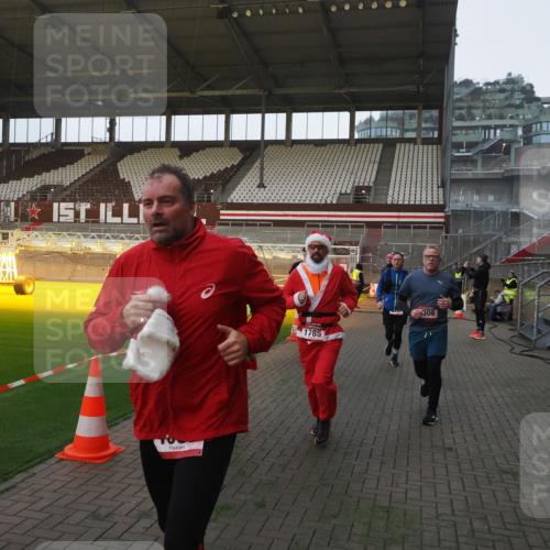 07.12.2025 - St. Pauli X-Mass-Run No. 15 Fabian Wolf http://msf.ph/oto/9369405 07.12.2025 09:58:40 Ziel 483, 532, 1003, 1115, 1528, 1542, 1603, 1782, 1785, 2392, 3308, 4031 meine-sportfotos.de