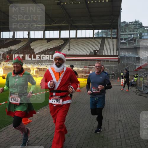 07.12.2025 - St. Pauli X-Mass-Run No. 15 Fabian Wolf http://msf.ph/oto/9369409 07.12.2025 09:58:41 Ziel 483, 532, 1003, 1115, 1528, 1542, 1603, 1782, 1785, 2392, 3308, 4031 meine-sportfotos.de