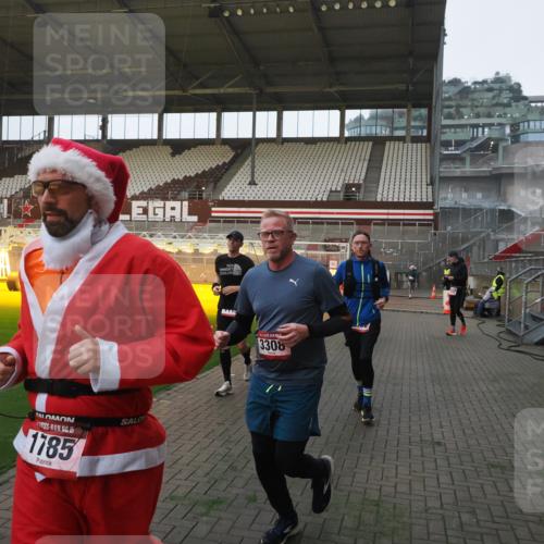 07.12.2025 - St. Pauli X-Mass-Run No. 15 Fabian Wolf http://msf.ph/oto/9369411 07.12.2025 09:58:41 Ziel 483, 532, 1003, 1115, 1528, 1542, 1603, 1782, 1785, 2392, 3308, 4031 meine-sportfotos.de
