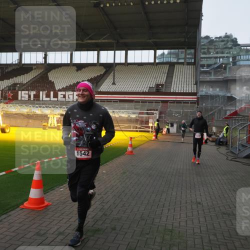 07.12.2025 - St. Pauli X-Mass-Run No. 15 Fabian Wolf http://msf.ph/oto/9369440 07.12.2025 09:58:44 Ziel 483, 532, 655, 1003, 1115, 1528, 1542, 1603, 1782, 1785, 2392, 3308 meine-sportfotos.de