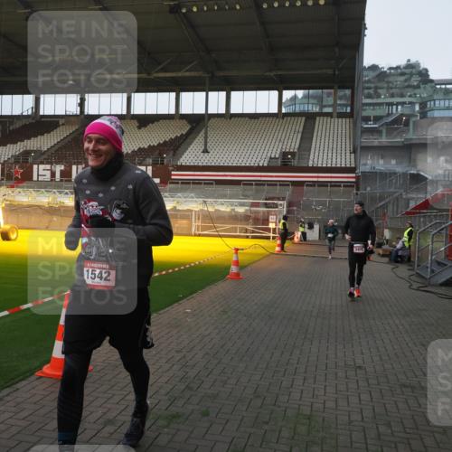 07.12.2025 - St. Pauli X-Mass-Run No. 15 Fabian Wolf http://msf.ph/oto/9369443 07.12.2025 09:58:44 Ziel 483, 532, 655, 1003, 1115, 1528, 1542, 1603, 1782, 1785, 2392, 3308 meine-sportfotos.de
