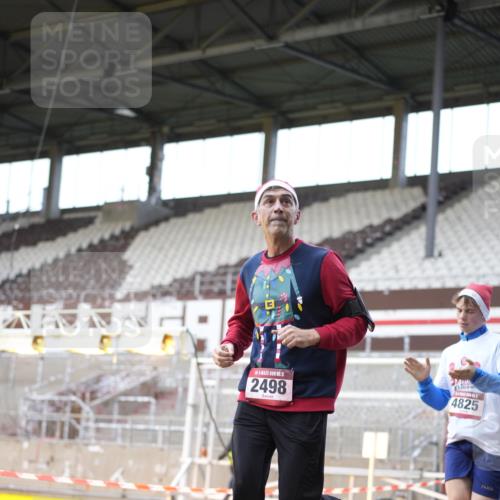 07.12.2025 - St. Pauli X-Mass-Run No. 15 Patografie http://msf.ph/oto/9369471 07.12.2025 11:25:29 Ziel 2498, 3290, 3296, 3301, 4101, 4825 meine-sportfotos.de
