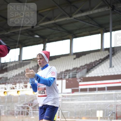07.12.2025 - St. Pauli X-Mass-Run No. 15 Patografie http://msf.ph/oto/9369477 07.12.2025 11:25:30 Ziel 1334, 1339, 1388, 1672, 2498, 3290, 3296, 3301, 4101, 4825 meine-sportfotos.de
