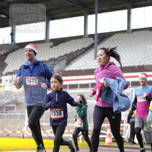 07.12.2025 - St. Pauli X-Mass-Run No. 15 Patografie http://msf.ph/oto/9369481 07.12.2025 11:25:35 Ziel 1334, 1339, 1379, 1388, 1672, 2498, 4654, 4825 meine-sportfotos.de