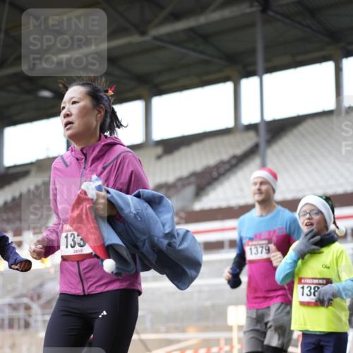 07.12.2025 - St. Pauli X-Mass-Run No. 15 Patografie http://msf.ph/oto/9369484 07.12.2025 11:25:36 Ziel 1334, 1339, 1379, 1388, 1593, 1672, 2498, 4654, 4825 meine-sportfotos.de