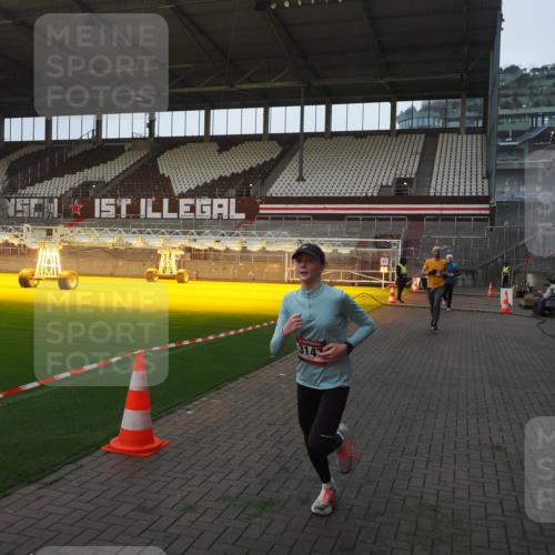 07.12.2025 - St. Pauli X-Mass-Run No. 15 Fabian Wolf http://msf.ph/oto/9369496 07.12.2025 09:59:02 Ziel 655, 2529, 3147, 3345 meine-sportfotos.de