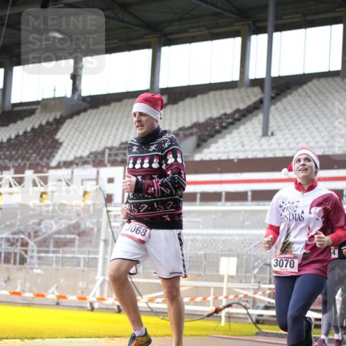 07.12.2025 - St. Pauli X-Mass-Run No. 15 Patografie http://msf.ph/oto/9369506 07.12.2025 11:25:53 Ziel 674, 678, 1079, 1344, 1356, 1593, 1673, 2055, 2145, 2161, 2166, 2198, 2255, 2265, 3050, 3051, 3068, 3070 meine-sportfotos.de