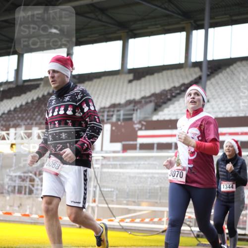 07.12.2025 - St. Pauli X-Mass-Run No. 15 Patografie http://msf.ph/oto/9369510 07.12.2025 11:25:54 Ziel 674, 678, 1079, 1344, 1356, 1593, 1673, 2055, 2088, 2145, 2161, 2166, 2198, 2255, 2265, 3050, 3051, 3068, 3070 meine-sportfotos.de