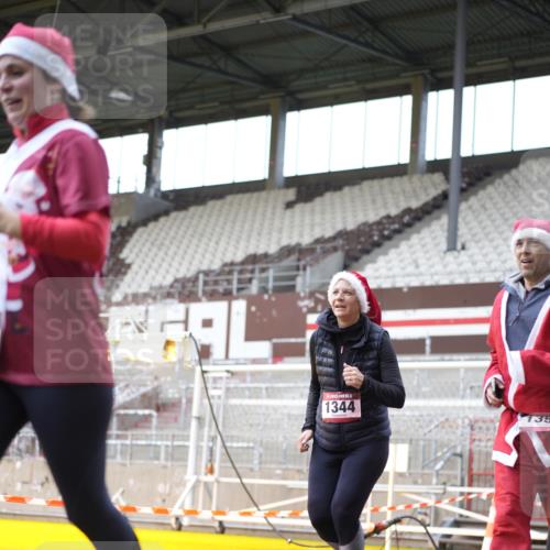 07.12.2025 - St. Pauli X-Mass-Run No. 15 Patografie http://msf.ph/oto/9369514 07.12.2025 11:25:54 Ziel 674, 678, 1079, 1344, 1356, 1593, 1673, 2055, 2088, 2145, 2161, 2166, 2198, 2255, 2265, 3050, 3051, 3068, 3070 meine-sportfotos.de