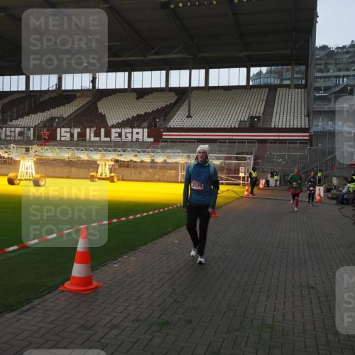 07.12.2025 - St. Pauli X-Mass-Run No. 15 Fabian Wolf http://msf.ph/oto/9369524 07.12.2025 09:59:11 Ziel 939, 1120, 2529, 3147, 3345 meine-sportfotos.de
