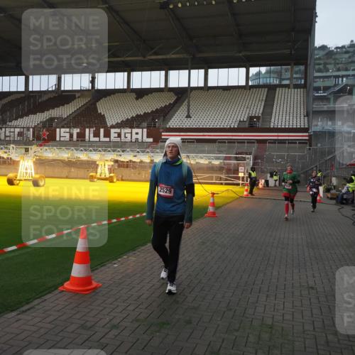 07.12.2025 - St. Pauli X-Mass-Run No. 15 Fabian Wolf http://msf.ph/oto/9369536 07.12.2025 09:59:12 Ziel 939, 1120, 2529, 3147, 3345 meine-sportfotos.de