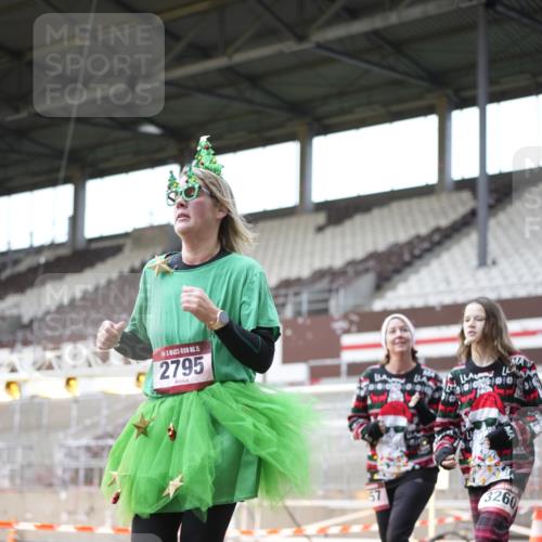 07.12.2025 - St. Pauli X-Mass-Run No. 15 Patografie http://msf.ph/oto/9369543 07.12.2025 11:26:09 Ziel 610, 624, 674, 678, 1344, 1345, 1356, 1498, 1501, 2059, 2063, 2066, 2069, 2074, 2088, 2124, 2145, 2161, 2166, 2198, 2255, 2260, 2265, 2637, 2786, 2795, 3068, 3094, 3217, 3257, 3258, 3260, 3261, 3607 meine-sportfotos.de