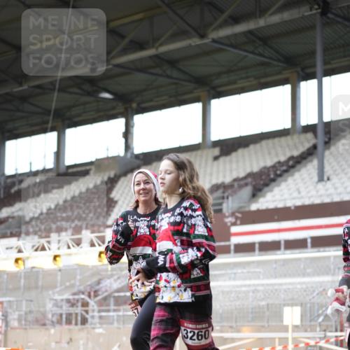 07.12.2025 - St. Pauli X-Mass-Run No. 15 Patografie http://msf.ph/oto/9369545 07.12.2025 11:26:09 Ziel 610, 624, 674, 678, 1344, 1345, 1356, 1498, 1501, 2059, 2063, 2066, 2069, 2074, 2088, 2124, 2145, 2161, 2166, 2198, 2255, 2260, 2265, 2637, 2786, 2795, 3068, 3094, 3217, 3257, 3258, 3260, 3261, 3607 meine-sportfotos.de