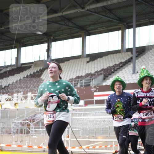 07.12.2025 - St. Pauli X-Mass-Run No. 15 Patografie http://msf.ph/oto/9369552 07.12.2025 11:26:12 Ziel 610, 624, 1345, 1498, 1501, 1632, 2059, 2063, 2066, 2069, 2074, 2088, 2124, 2161, 2198, 2255, 2257, 2260, 2265, 2637, 2786, 2795, 3094, 3217, 3257, 3258, 3260, 3261, 3607 meine-sportfotos.de