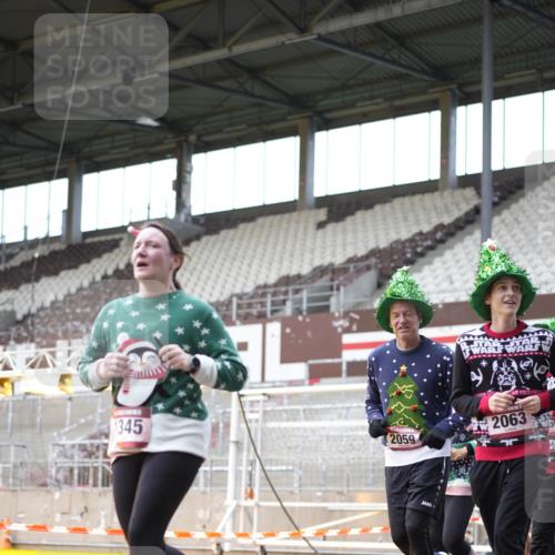 07.12.2025 - St. Pauli X-Mass-Run No. 15 Patografie http://msf.ph/oto/9369554 07.12.2025 11:26:12 Ziel 610, 624, 1345, 1498, 1501, 1632, 2059, 2063, 2066, 2069, 2074, 2088, 2124, 2161, 2198, 2255, 2257, 2260, 2265, 2637, 2786, 2795, 3094, 3217, 3257, 3258, 3260, 3261, 3607 meine-sportfotos.de