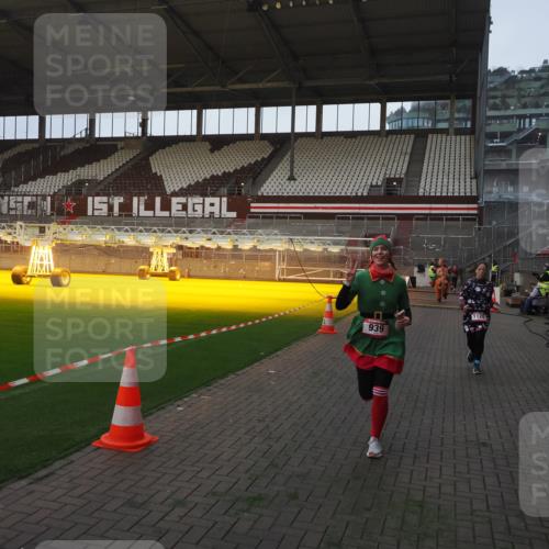 07.12.2025 - St. Pauli X-Mass-Run No. 15 Fabian Wolf http://msf.ph/oto/9369555 07.12.2025 09:59:15 Ziel 939, 1120, 2529, 2657, 3147, 3345 meine-sportfotos.de