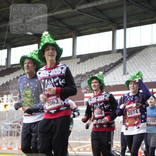 07.12.2025 - St. Pauli X-Mass-Run No. 15 Patografie http://msf.ph/oto/9369557 07.12.2025 11:26:13 Ziel 610, 624, 1345, 1498, 1501, 1632, 2059, 2063, 2066, 2069, 2074, 2088, 2124, 2257, 2260, 2637, 2786, 2795, 3094, 3217, 3257, 3258, 3260, 3261, 3607 meine-sportfotos.de