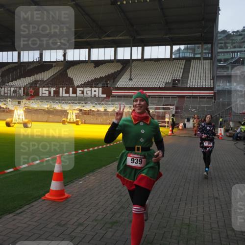 07.12.2025 - St. Pauli X-Mass-Run No. 15 Fabian Wolf http://msf.ph/oto/9369562 07.12.2025 09:59:15 Ziel 939, 1120, 2529, 2657, 3147, 3345 meine-sportfotos.de