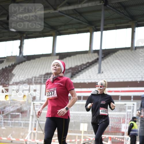 07.12.2025 - St. Pauli X-Mass-Run No. 15 Patografie http://msf.ph/oto/9369594 07.12.2025 11:26:36 Ziel 205, 209, 2024, 2026, 2176, 2234, 2236, 2237, 2240, 2748, 2749, 2813, 2942, 4884 meine-sportfotos.de