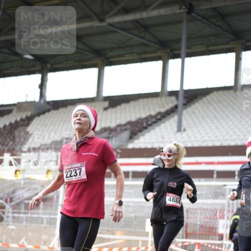 07.12.2025 - St. Pauli X-Mass-Run No. 15 Patografie http://msf.ph/oto/9369596 07.12.2025 11:26:36 Ziel 205, 209, 2024, 2026, 2176, 2234, 2236, 2237, 2240, 2748, 2749, 2813, 2942, 4884 meine-sportfotos.de