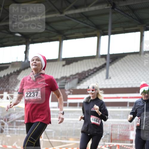 07.12.2025 - St. Pauli X-Mass-Run No. 15 Patografie http://msf.ph/oto/9369598 07.12.2025 11:26:36 Ziel 205, 209, 2024, 2026, 2176, 2234, 2236, 2237, 2240, 2748, 2749, 2813, 2942, 4884 meine-sportfotos.de