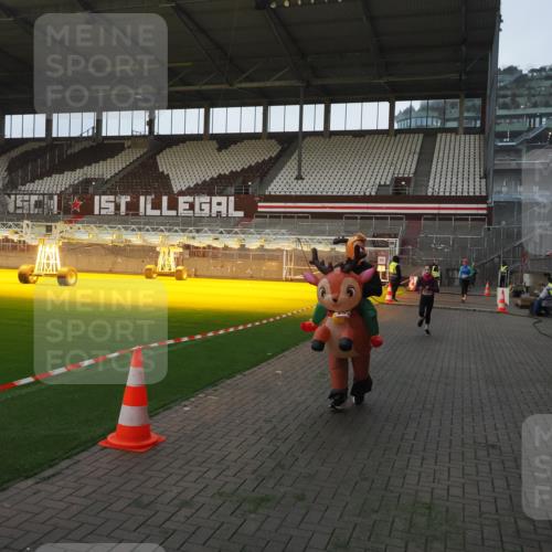 07.12.2025 - St. Pauli X-Mass-Run No. 15 Fabian Wolf http://msf.ph/oto/9369610 07.12.2025 09:59:21 Ziel 939, 1120, 2204, 2207, 2529, 2657 meine-sportfotos.de