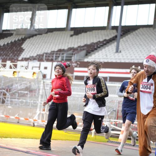 07.12.2025 - St. Pauli X-Mass-Run No. 15 Patografie http://msf.ph/oto/9369646 07.12.2025 11:27:10 Ziel 2887, 2995, 2999, 3004, 3098, 3099, 4647, 4656 meine-sportfotos.de