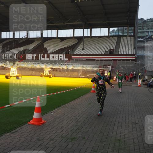 07.12.2025 - St. Pauli X-Mass-Run No. 15 Fabian Wolf http://msf.ph/oto/9369651 07.12.2025 09:59:30 Ziel 488, 961, 2204, 2207, 2657, 4029, 4052, 4465 meine-sportfotos.de