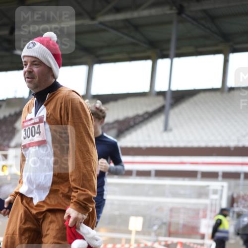 07.12.2025 - St. Pauli X-Mass-Run No. 15 Patografie http://msf.ph/oto/9369652 07.12.2025 11:27:10 Ziel 2887, 2995, 2999, 3004, 3098, 3099, 4647, 4656 meine-sportfotos.de