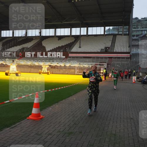 07.12.2025 - St. Pauli X-Mass-Run No. 15 Fabian Wolf http://msf.ph/oto/9369653 07.12.2025 09:59:30 Ziel 488, 961, 2204, 2207, 2657, 4029, 4052, 4465 meine-sportfotos.de