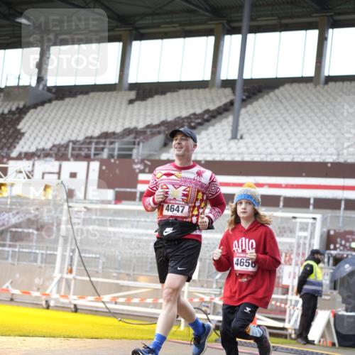 07.12.2025 - St. Pauli X-Mass-Run No. 15 Patografie http://msf.ph/oto/9369655 07.12.2025 11:27:15 Ziel 35, 36, 1772, 2995, 2999, 3004, 3956, 4647, 4656 meine-sportfotos.de