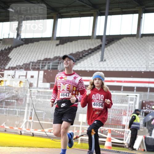 07.12.2025 - St. Pauli X-Mass-Run No. 15 Patografie http://msf.ph/oto/9369657 07.12.2025 11:27:15 Ziel 35, 36, 1772, 2995, 2999, 3004, 3956, 4647, 4656 meine-sportfotos.de