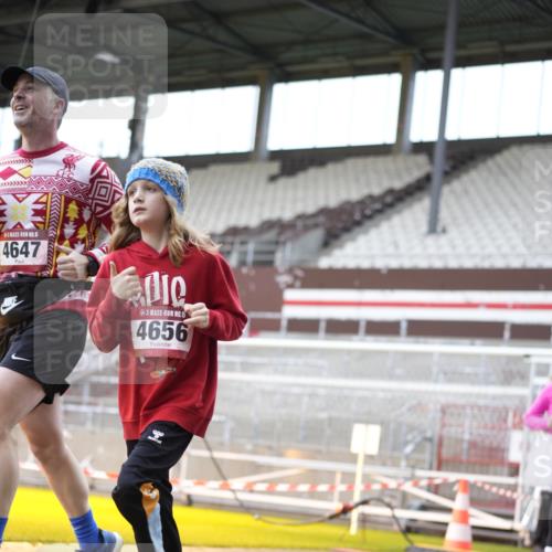 07.12.2025 - St. Pauli X-Mass-Run No. 15 Patografie http://msf.ph/oto/9369661 07.12.2025 11:27:15 Ziel 35, 36, 1772, 2995, 2999, 3004, 3956, 4647, 4656 meine-sportfotos.de
